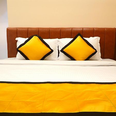Uj Pallazzio - Business Class Luxury Hotel ติรุวันนามาลัย ภายนอก รูปภาพ