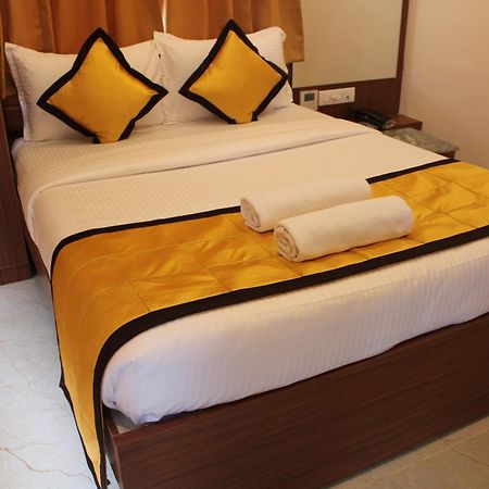 Uj Pallazzio - Business Class Luxury Hotel ติรุวันนามาลัย ภายนอก รูปภาพ