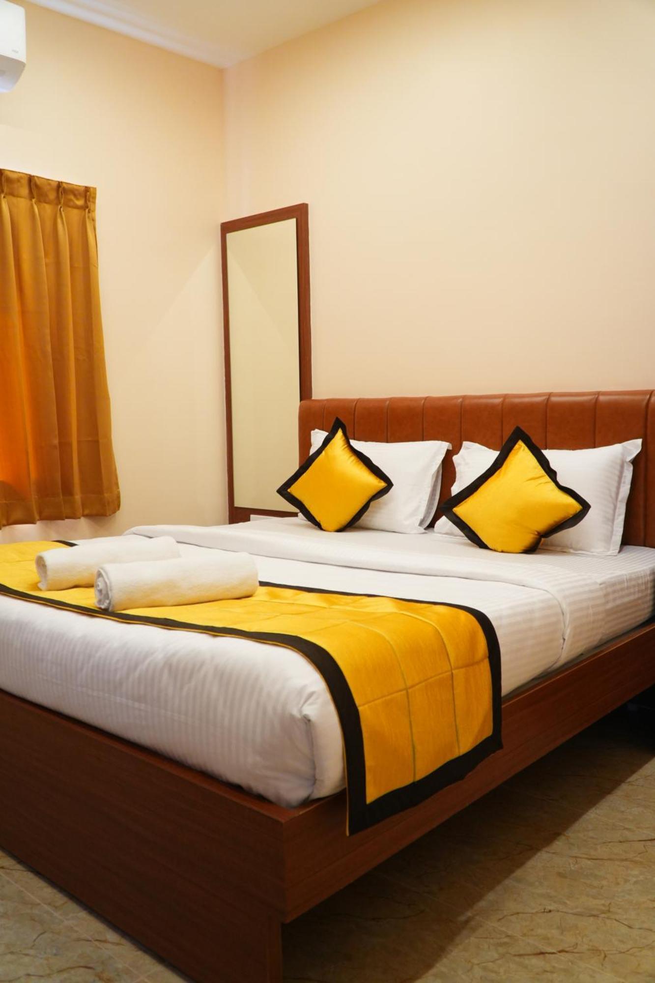 Uj Pallazzio - Business Class Luxury Hotel ติรุวันนามาลัย ภายนอก รูปภาพ