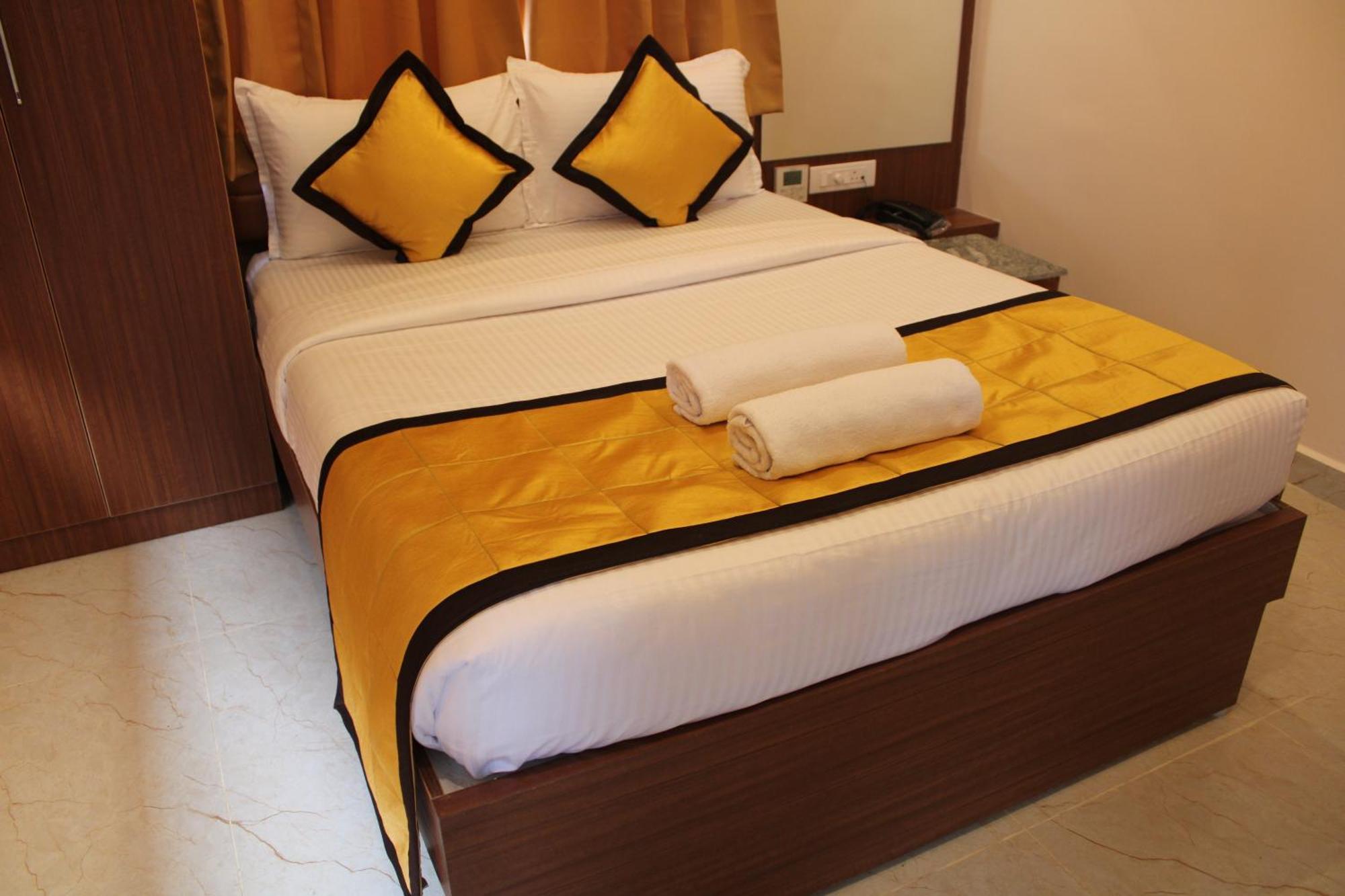 Uj Pallazzio - Business Class Luxury Hotel ติรุวันนามาลัย ภายนอก รูปภาพ