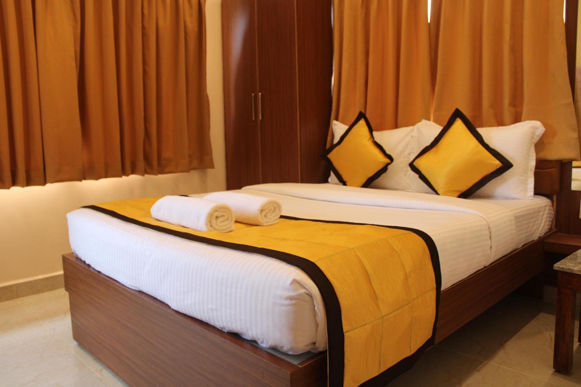 Uj Pallazzio - Business Class Luxury Hotel ติรุวันนามาลัย ภายนอก รูปภาพ