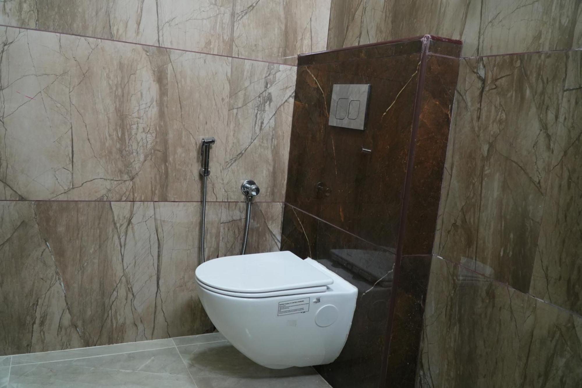 Uj Pallazzio - Business Class Luxury Hotel ติรุวันนามาลัย ภายนอก รูปภาพ