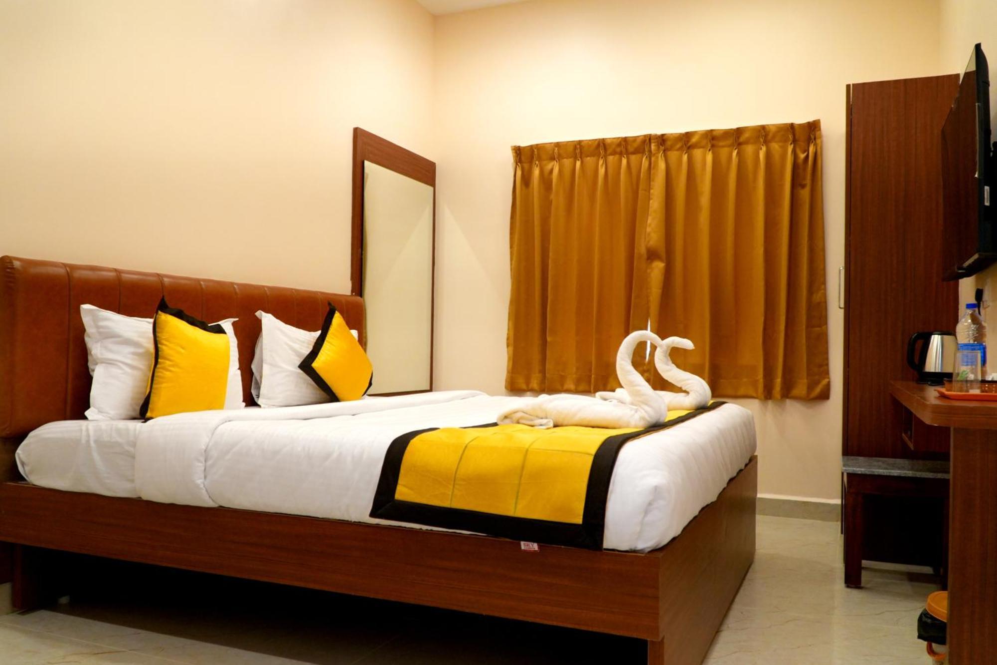 Uj Pallazzio - Business Class Luxury Hotel ติรุวันนามาลัย ภายนอก รูปภาพ