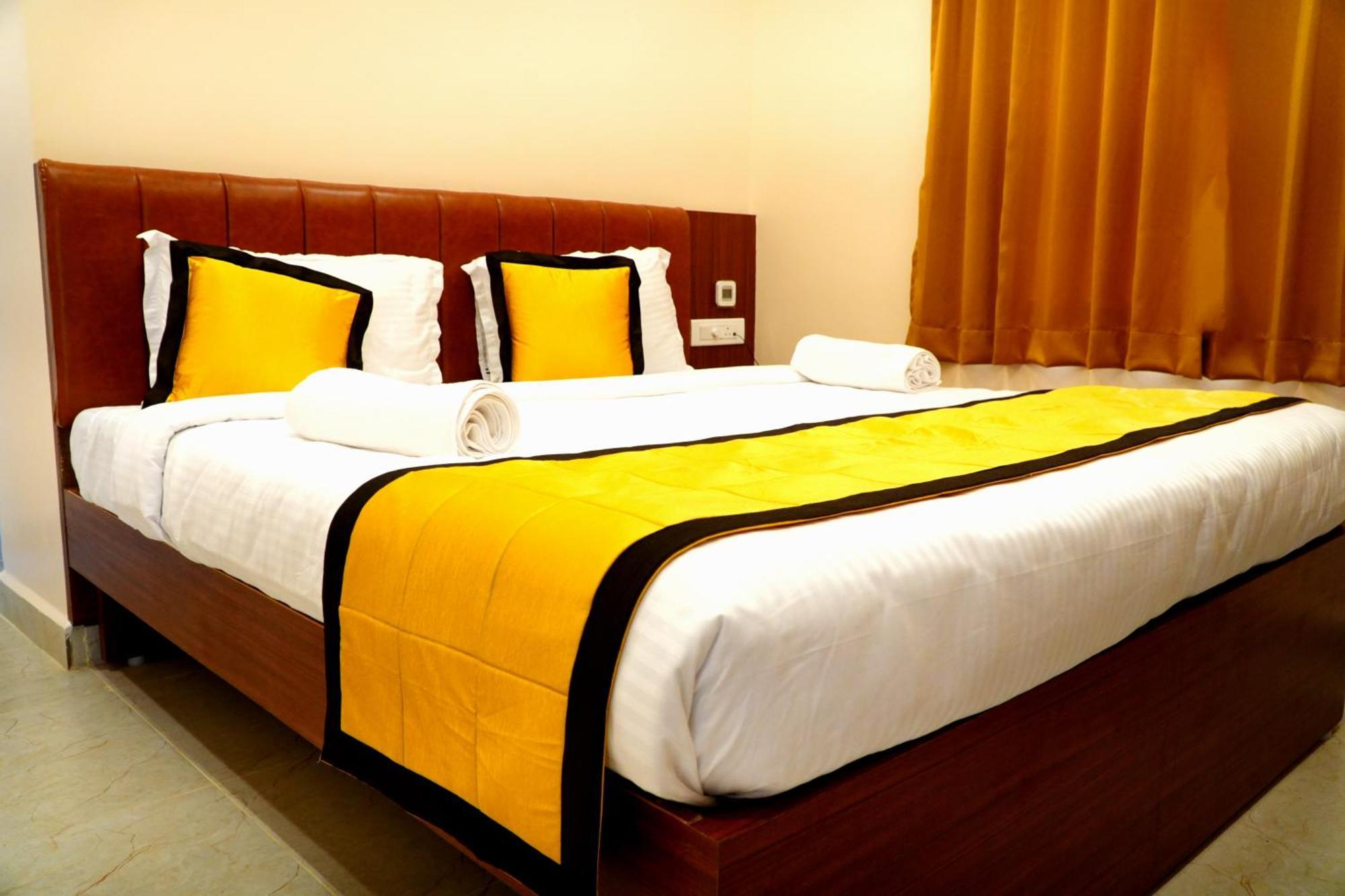 Uj Pallazzio - Business Class Luxury Hotel ติรุวันนามาลัย ภายนอก รูปภาพ