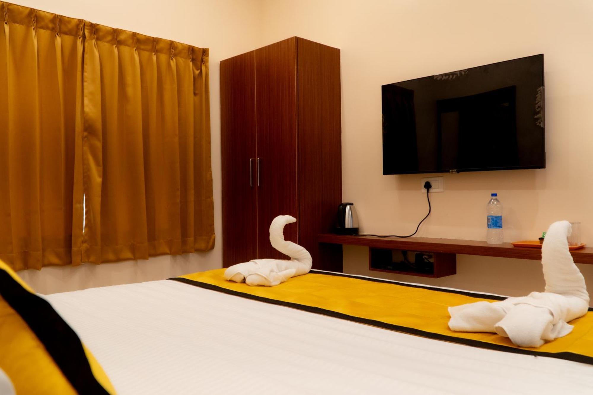 Uj Pallazzio - Business Class Luxury Hotel ติรุวันนามาลัย ภายนอก รูปภาพ
