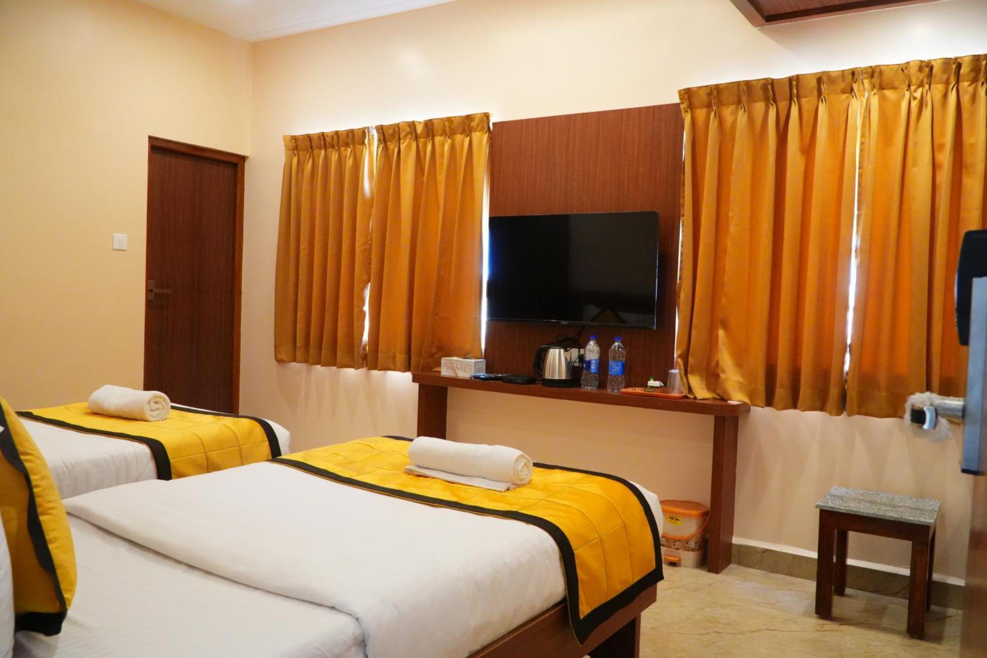 Uj Pallazzio - Business Class Luxury Hotel ติรุวันนามาลัย ภายนอก รูปภาพ