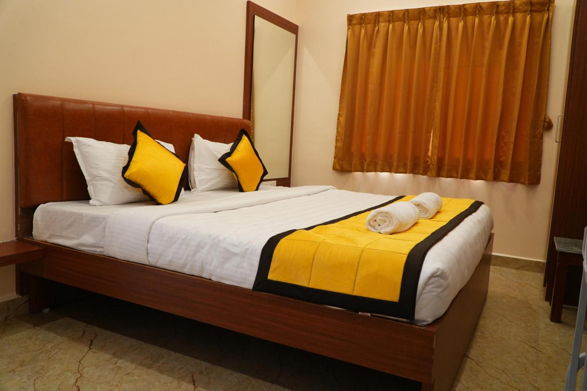 Uj Pallazzio - Business Class Luxury Hotel ติรุวันนามาลัย ภายนอก รูปภาพ