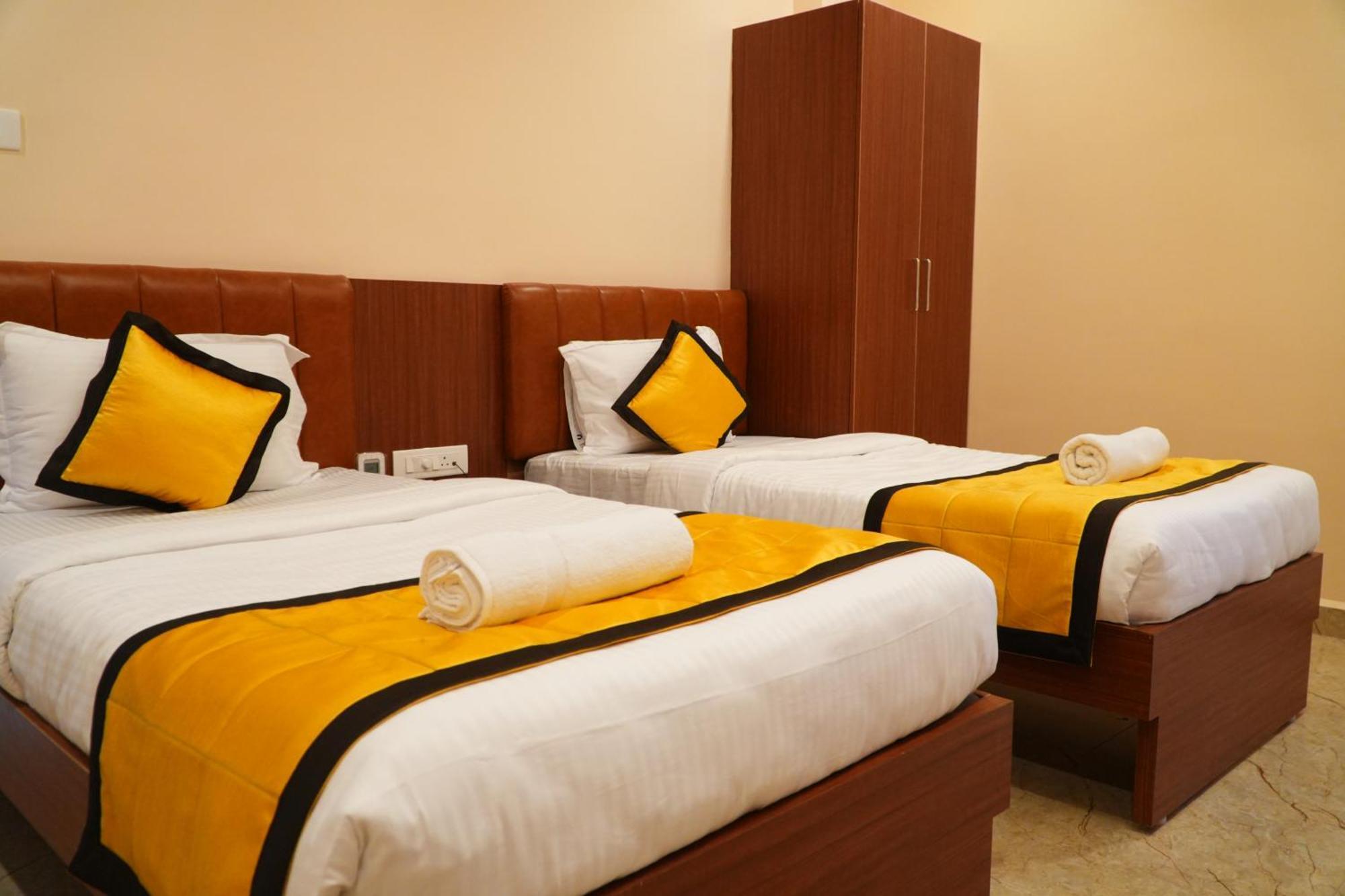 Uj Pallazzio - Business Class Luxury Hotel ติรุวันนามาลัย ภายนอก รูปภาพ