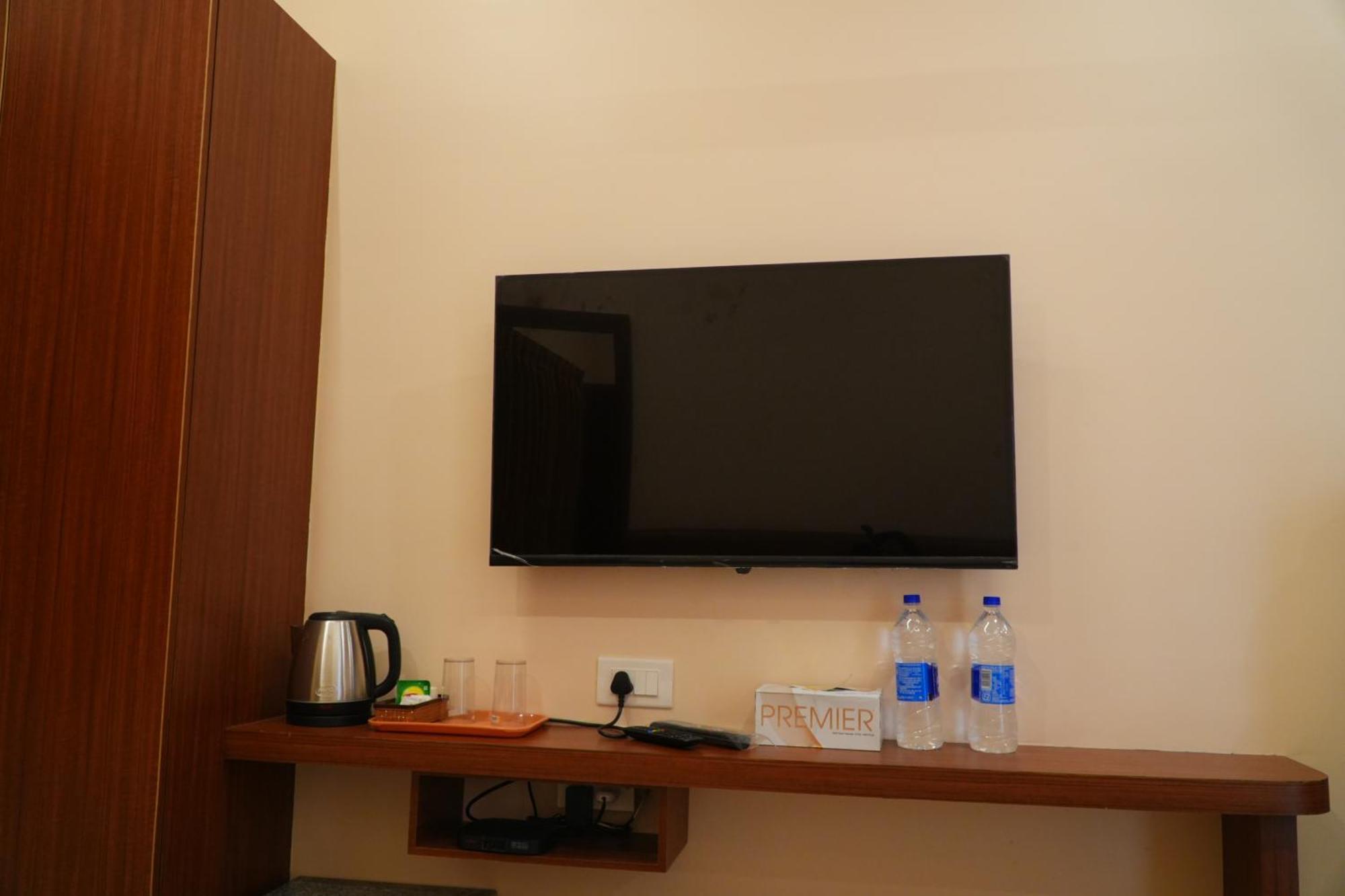 Uj Pallazzio - Business Class Luxury Hotel ติรุวันนามาลัย ภายนอก รูปภาพ