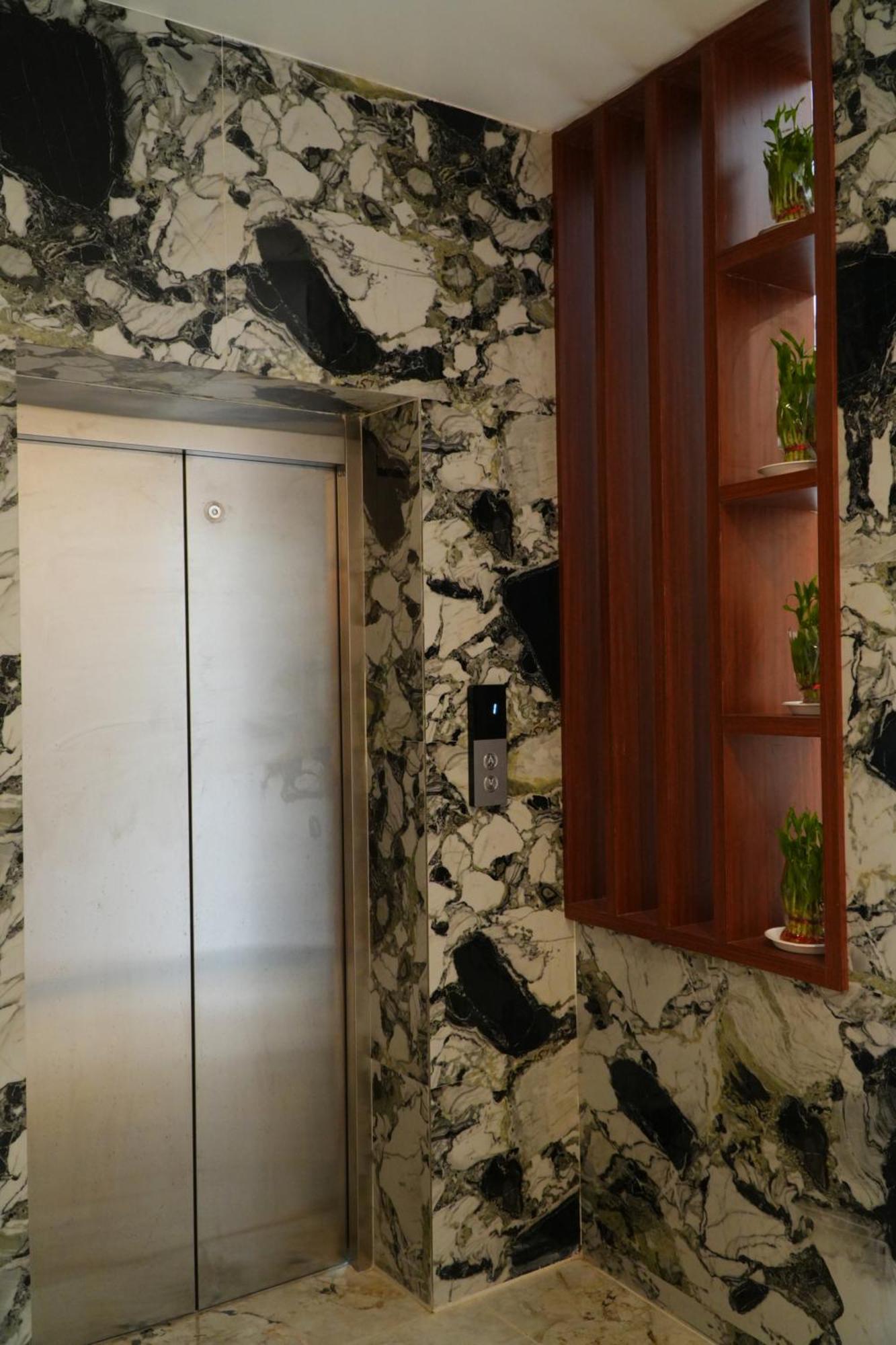 Uj Pallazzio - Business Class Luxury Hotel ติรุวันนามาลัย ภายนอก รูปภาพ