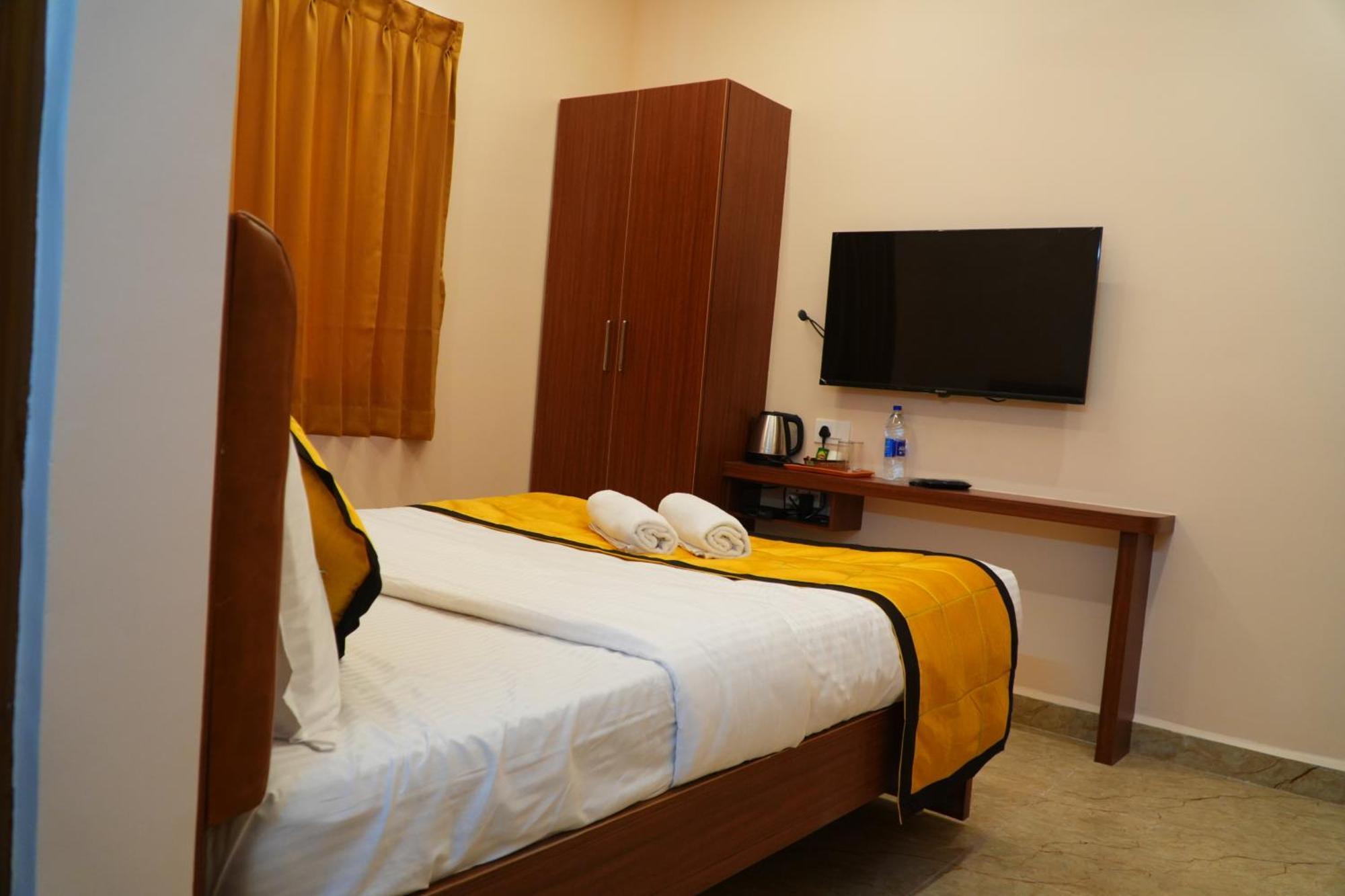 Uj Pallazzio - Business Class Luxury Hotel ติรุวันนามาลัย ภายนอก รูปภาพ